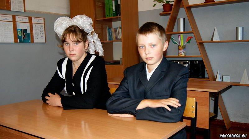"День знаний" 1 сентября 2012 год. Ученики 6 класса Шаманина Евгения, Шаманин Кирилл.
